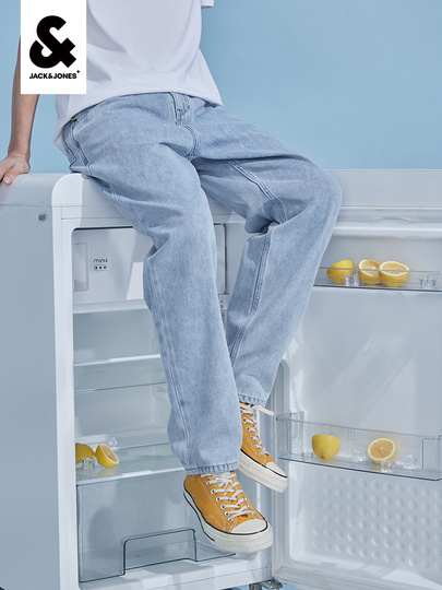 Ayollarning yaqindan siyishi bilan ajoyib klip