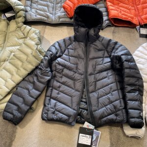 
Flat replacement 900 fill lightweight 85% white duck down couple style windproof and waterproof hooded rib down jacket