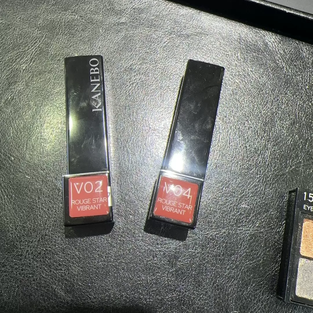 嘉娜宝口红v02 v04