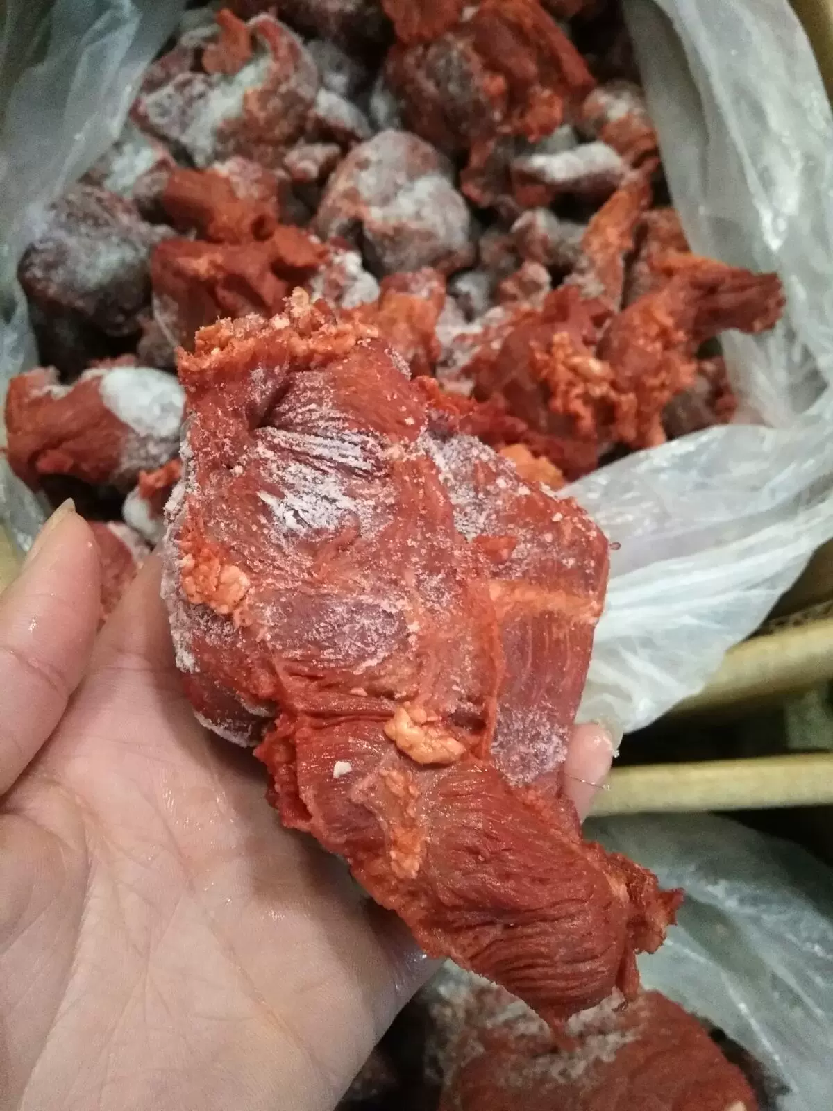 冷冻新鲜半成品碎牛肉块大一箱斤7成熟左右饭店食堂