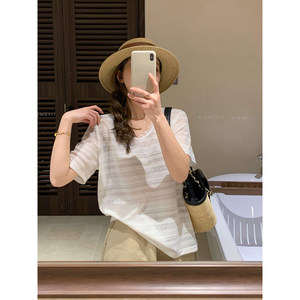 
Love Devil Fish White Short Sleeve Lace Texture T-Shirt Women's 2026 Summer New Temperament Fashion Top