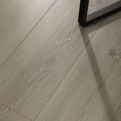 Carbon Low-Emission Synchronous Flooring with Chinese National Standard E0 Certification, Herringbone Pattern