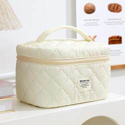 High-End Miscellaneous Toiletry Bag, Niche Heart-Shaped Portable Women's Large-Capacity Toiletry Bag, Business Trip Travel Makeup Storage Bag