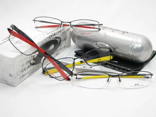奥克利LIVESTRONG DUCATI TRANSISTOR WINGSPAN 纯钛眼镜架