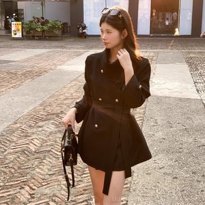 
Zhou Miao black windbreaker skirt coat women's scarf to keep warm autumn and winter Internet celebrity hot style small Korean style short and medium coat