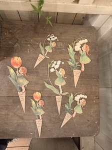 
Iron flower arrangement retro old lily of the valley flower arrangement garden decoration groceries lily of the valley girl kitten animal cartoon