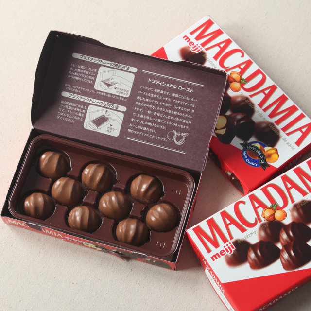 Japan imported snack chocolate MEIJI almond sandwich chocolate