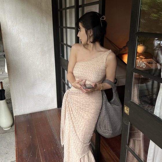 
SECRET DINDI Ou Ruofeng textured lace sleeveless dress for women summer retro high waist slim long skirt