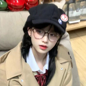 Cold tea color glasses feminine myopia can be equipped with a degree of a few square faces.