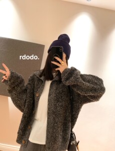 
Rdodo's own line of healing and warm Australian sheep wool open button lapel stand collar turtleneck coat sweater