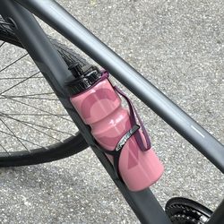 Large-Capacity Bicycle Water Bottle, Special Squeeze-Type Food-Grade Water Bottle for Mountain Bikes and Road Bikes, Outdoor Cycling Equipment