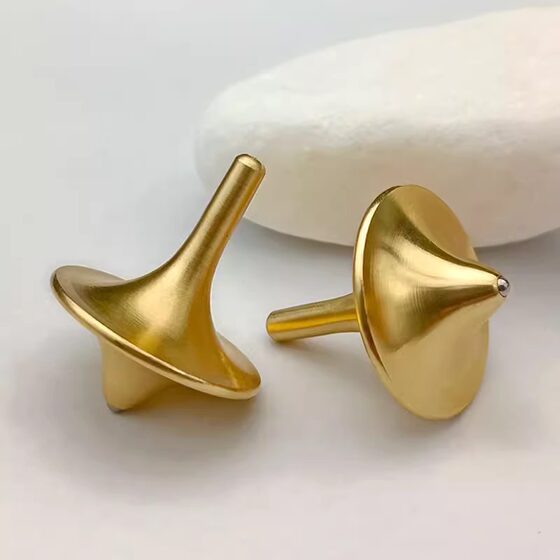 
Pure brass hand twisted gyro Inception Space same fingertip internet celebrity decompression and decompression artifact class movie small toys