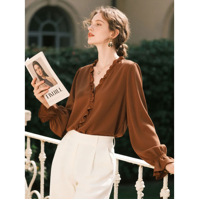 Maillard Brown Earrings V-neck Shirt Women's Autumn 2025 New Long Sleeve Shirt French Bourgeois Top