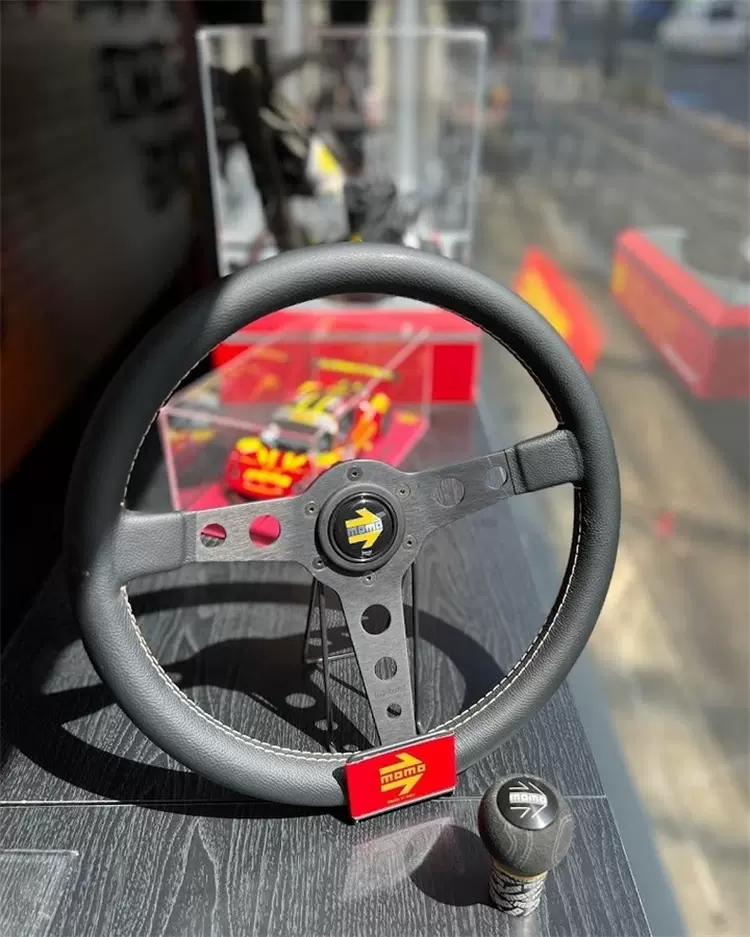 決算処分格安！MOMOプロトシルバー350mm新品未使用正規品 車用