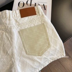 White Denim Shorts for Women, 2026 New Summer Style, Super Popular on Instagram, High-Waisted, Slimming, Versatile A-Line Wide-Leg Hot Pants