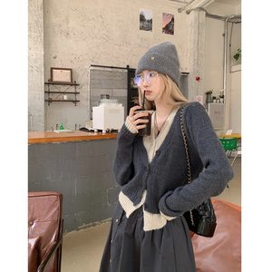 
Two-piece v-neck sweater cardigan for women in autumn and winter lazy style early spring thin knitted jacket short top