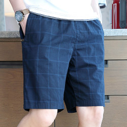Summer thin plaid shorts are loose and casual