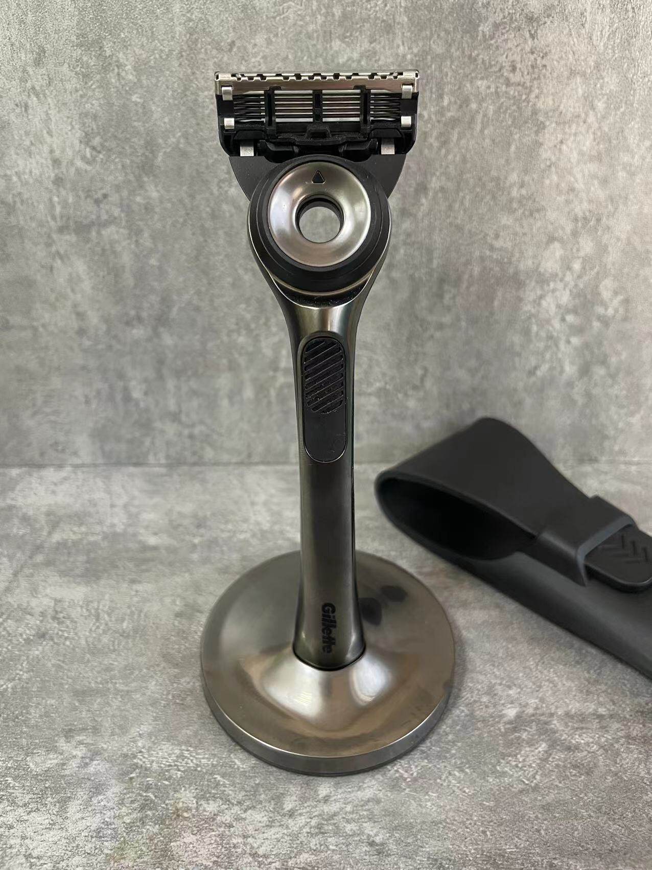 수입 질레트 랩스 시리즈 오로라 시리즈 5겹 수동 남성용 면도기에는 실리콘 커버가 함께 제공됩니다.