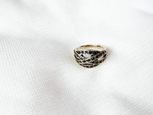 Qingdao foreign trade jewelry rings in Europe and America's new trend fashion fashion fashionable female personality black diamond hollow retro rings