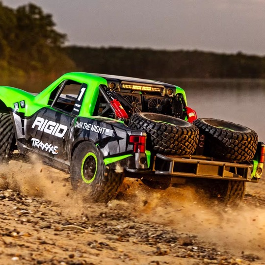 Traxxas UDR 1/7 Rear Straight Bridge RC Car - #85086-4