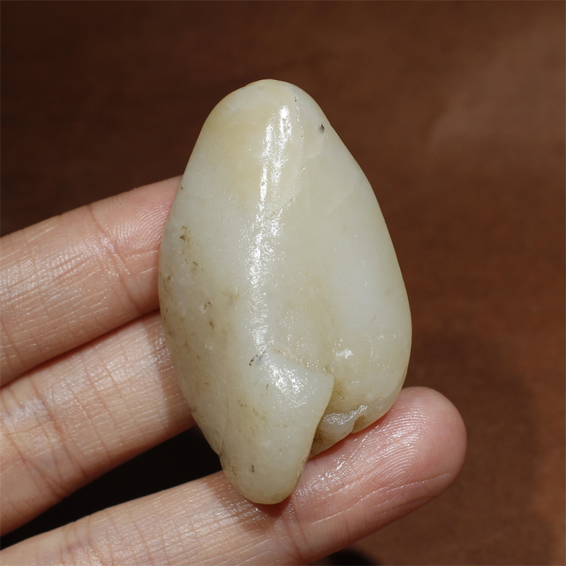 和田玉は種の原石を碧玉と遊んだ 和田玉は種の原石を碧玉と遊んだ