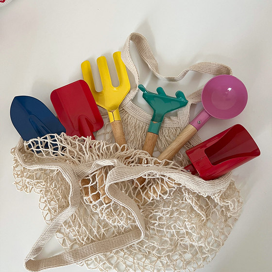 Children play sand digs, sand, iron shovel outdoor beach toy set baby rushing to the sea to play soil digging soil gardening tools
