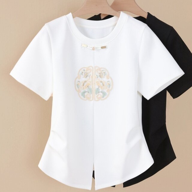 2025 new summer new Chinese short-sleeved T-shirt for women with embroidered round neck slim Chinese style large size loose slim top
