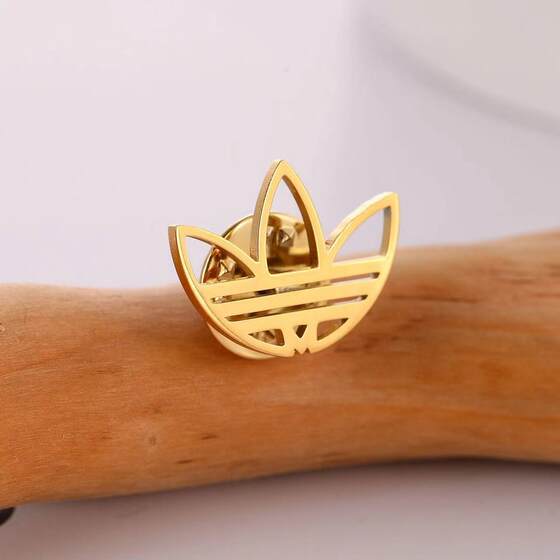 
Fashionable men and women's fashion clover brooch sports and casual jacket collar pin versatile metal clothing accessories