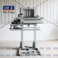 Ren Gong Qinggong Dechao Woven Bag Sealing Line Retrofit with Automatic Bag Clamping Machine and Traction Arm