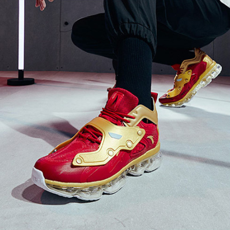 安踏漫威联名气垫跑鞋你的钢铁侠来啦