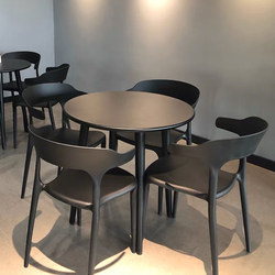 Outdoor Plastic Leisure and Meeting Small Round Table and Chair Set for Balcony, Trendy Simple Dining Table for Outdoor Use in Bubble Tea Shops