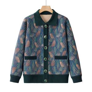 
Middle-aged and elderly women's autumn and winter outdoor Olympics grandma's clothes plus velvet 60 and 70-year-old mothers new warm green tops and wife's cardigans