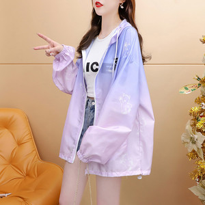 Gradient color hooded sunscreen girl summer new thin large size large size, loose, versatile light, light sunscreen jacket
