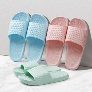 
Sandals for women, summer bathroom, bathing, soft soles for home, indoor and outdoor wear, all-season non-slip, comfortable slippers that feel like stepping on shit