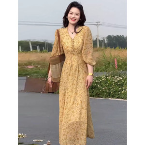 
2025 new summer style French tea break floral dress women's niche resort style V-neck high-end long dress