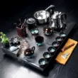 bàn trà sắt sơn tĩnh điện Bộ ấm trà Kung Fu hoàn chỉnh, khay trà đá vàng đen tại nhà, bàn trà đá phun nước chảy nguyên tử, nước sôi đơn giản, hoàn toàn tự động bán bàn trà điện Bàn trà điện
