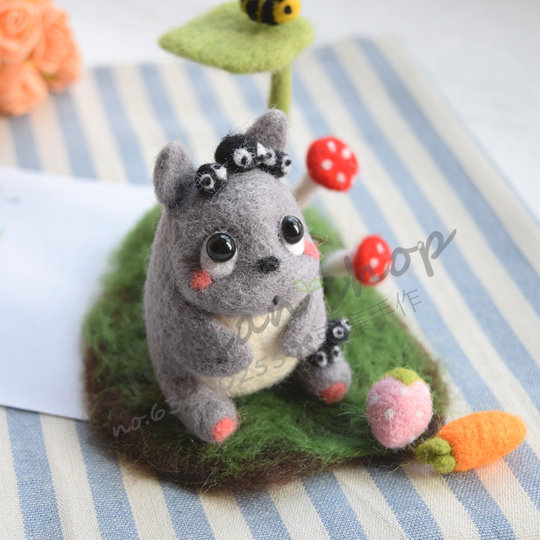 羊毛フェルト人形　ねずみさん、ハンドメイド 羊毛フェルト人形ねずみハンドメイド