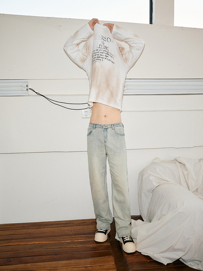 Qizlar yalangoch holda voleybol oynashadi Qanday qilib xotinlar ogizlarida suyuqlik olishadi