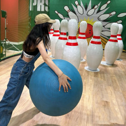 Adult Props, Fun Thickened Inflatable Smart Snow Sports Bowling Ball, Water Grassy Field Body Swing Ball for Children