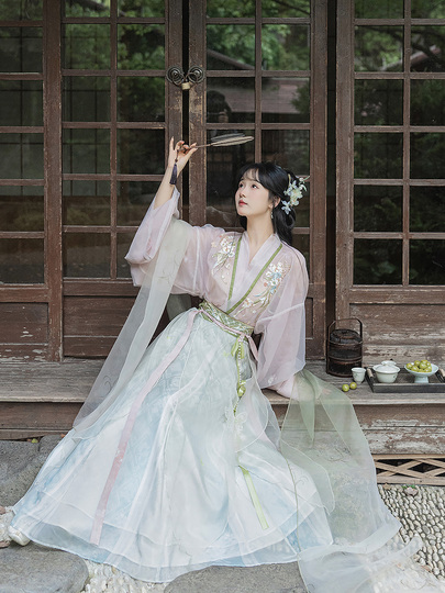 Cloud Hidden Moon Embroidery Song Dynasty Style Hanfu Suit - Fairy Waist-Length Skirt Cloud Hidden Moon Embroidery Song Dynasty Style Hanfu Suit - Fairy Waist-Length Skirt