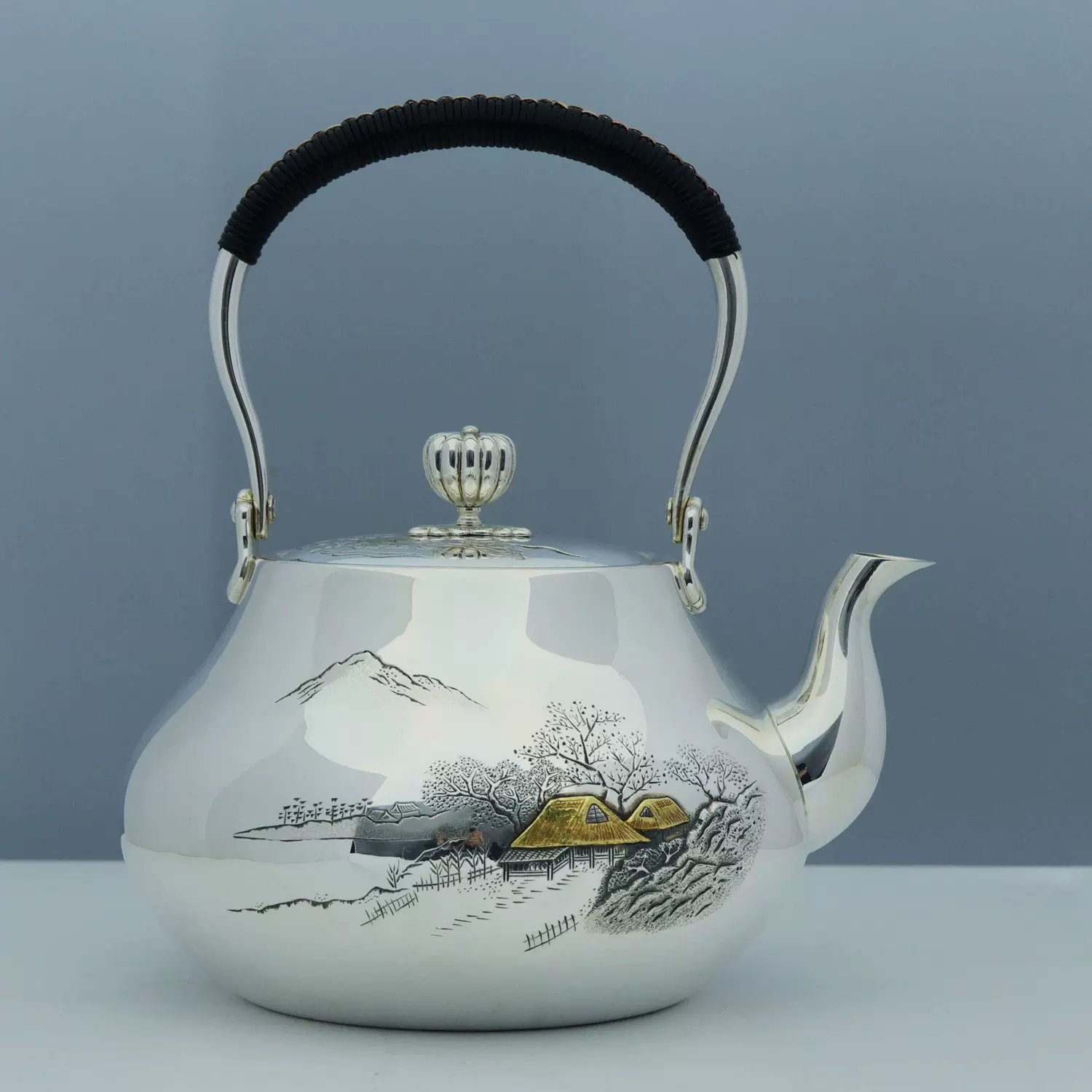 純銀製 竹梅牡丹毛彫 南鐐望月形湯沸 銀瓶 煎茶道具 純銀製 竹梅牡丹毛彫 南鐐望月形湯沸 銀瓶 煎茶道具 純銀