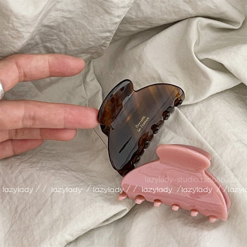 lazylady grabbing acetic acid ins
