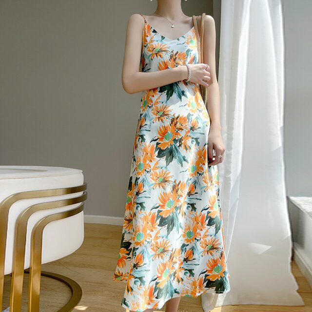 French vintage harbor V-neck dress 2023 summer new silk acetic acid slim dress