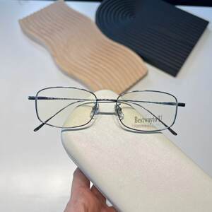 
The Tide of the Sea Pure Titanium Edition Rectangular Silver Wire Frame Myopia Glasses Business Gaozhi Qianjin Frame Appliance Narrow Version