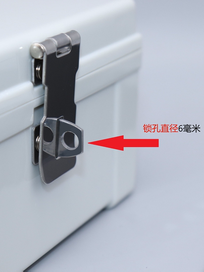 Bitta sargish rangdagi uchta qora tanli