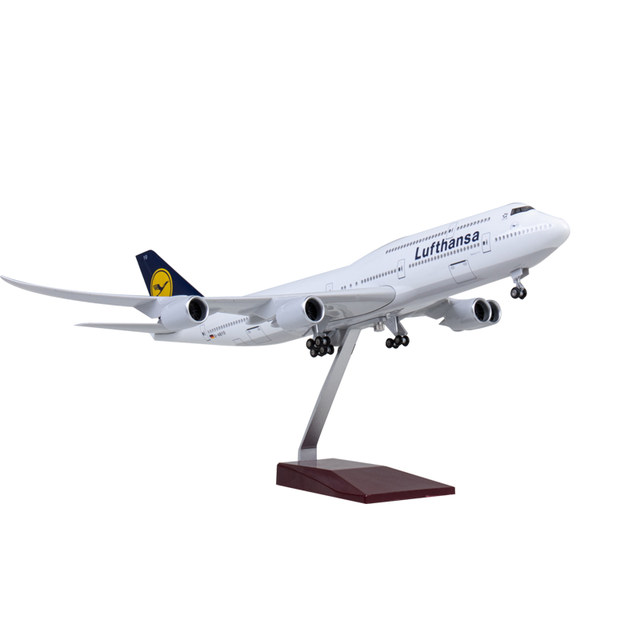 Lufthansa Aircraft Model Boeing 747-8 Civil Aviation Passenger Aircraft 