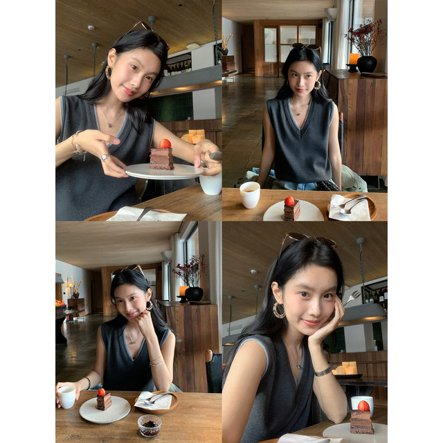 MULVAN Marshmallow Vest Contrast color fake two-piece v-neck knitted vest women's sleeveless vest layered top
