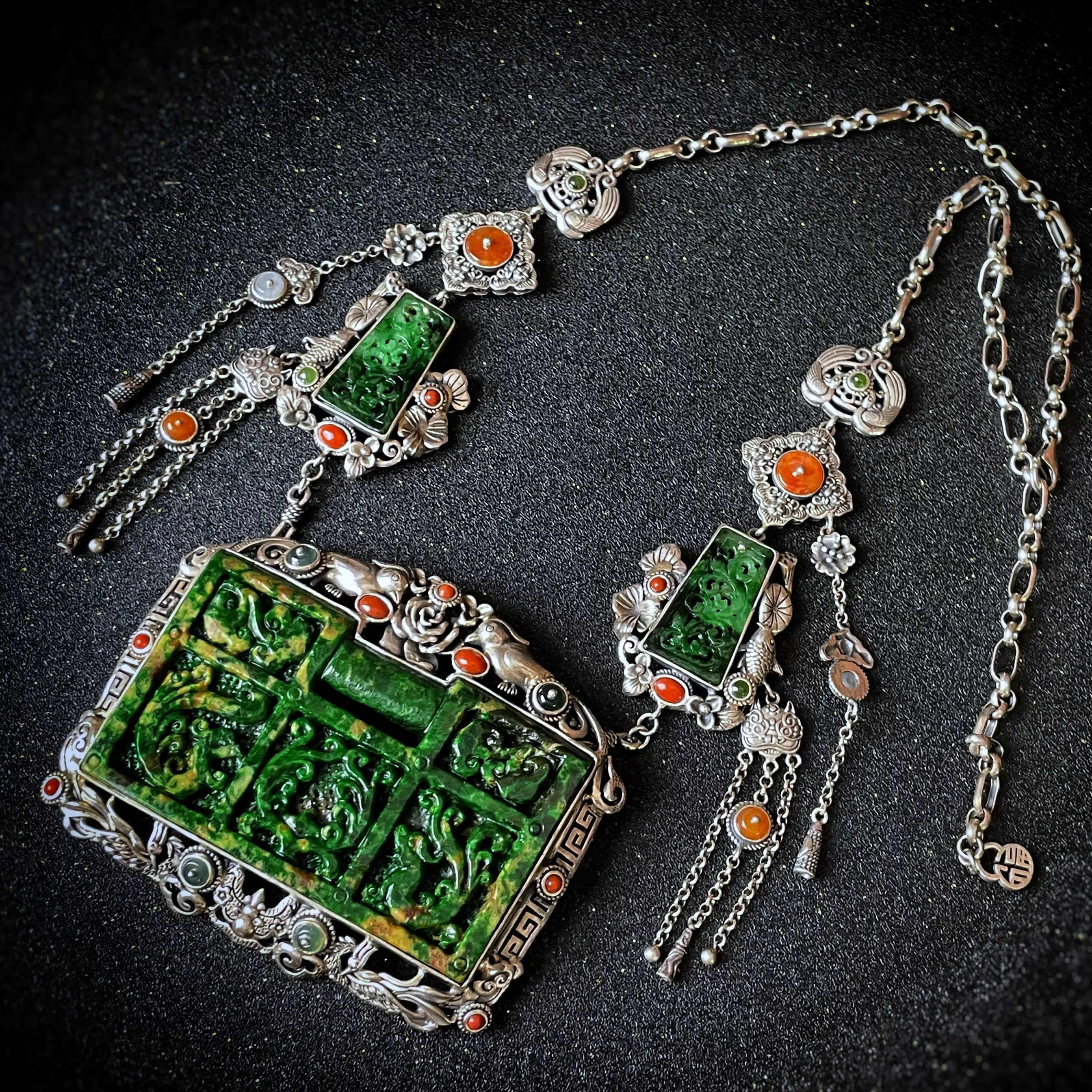 君蘭南方純銀アクセサリー天然翡翠女性モデル民族風エレガント軽量長イヤリングイヤリング 数珠・女性用 ≪本翡翠≫ 正絹細房 桐箱入 | 愛知県北名古屋市