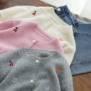 
Wuwei Women's Round Neck Embroidered Cardigan Sweater Wool Knitted Top Jacket Autumn and Winter Women's Clothing