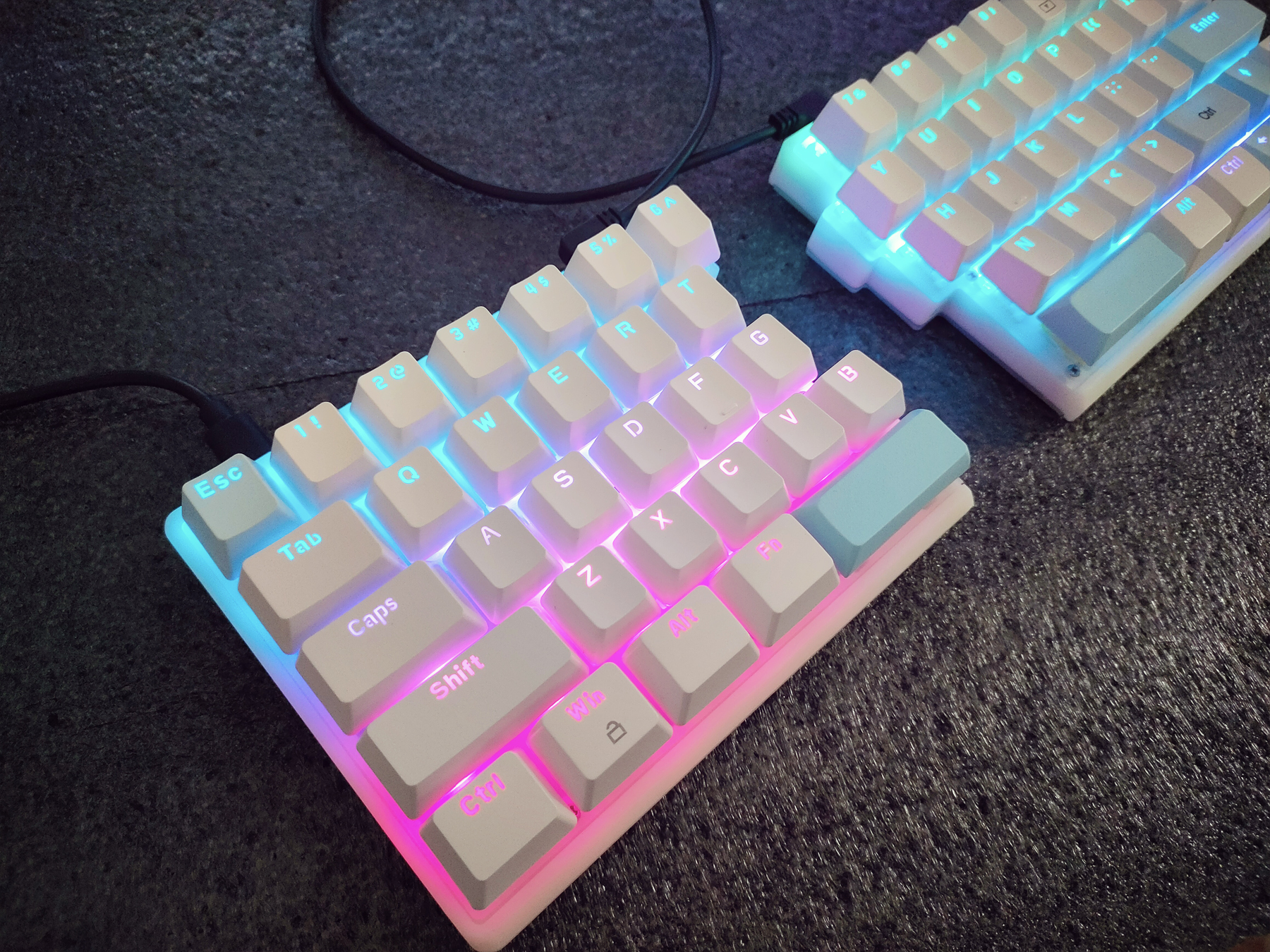 分割キーボード　メカニカル 61stSGSJmdL._UF350,350_QL50_.jpg